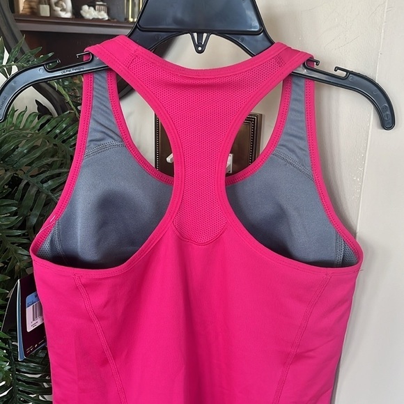 Brand New Nike Dri-Fit Pink Racerback Training Tank Top Lightly Padded Bra Cups - Picture 10 of 16